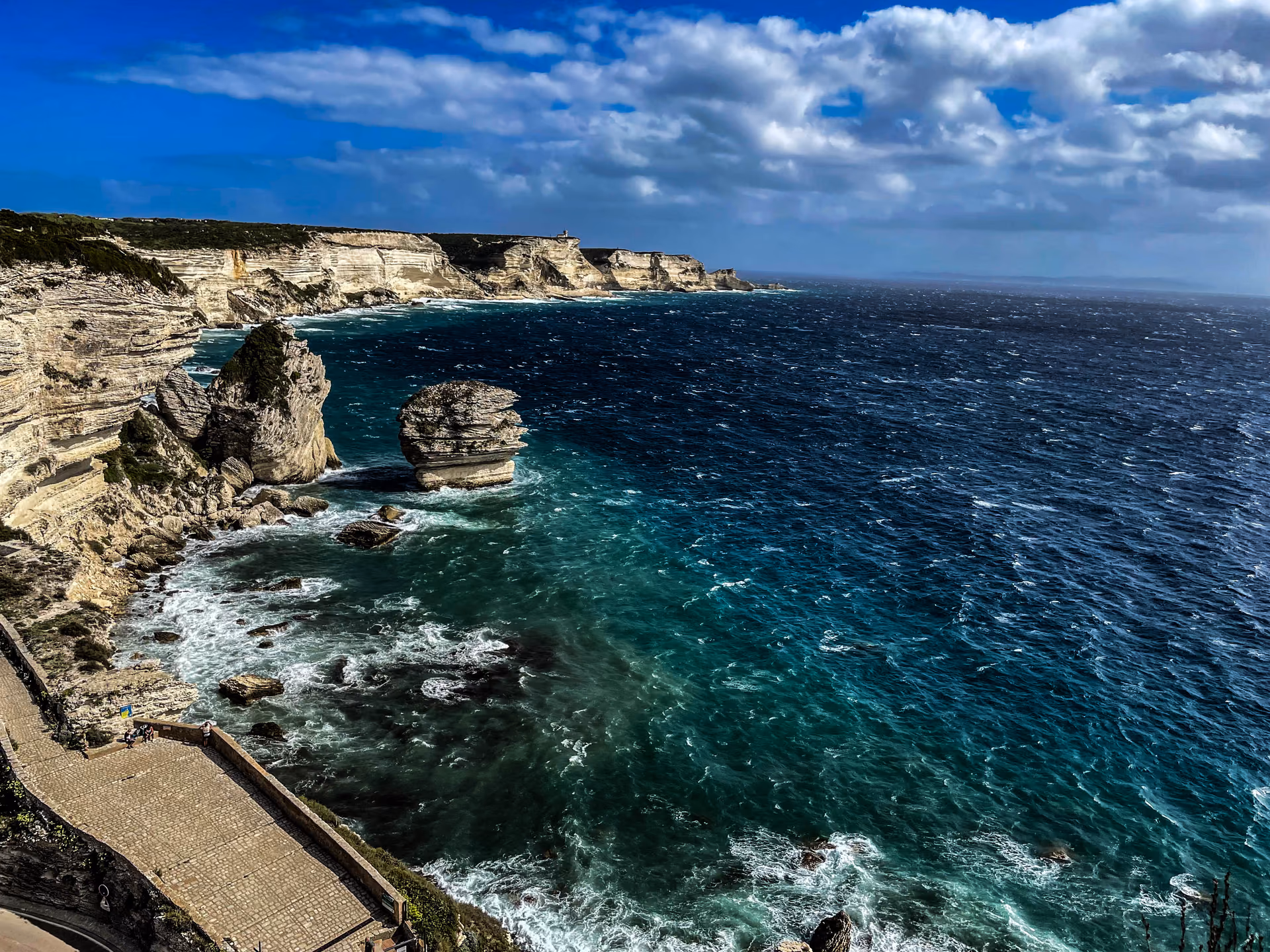 Falaises dans le vent