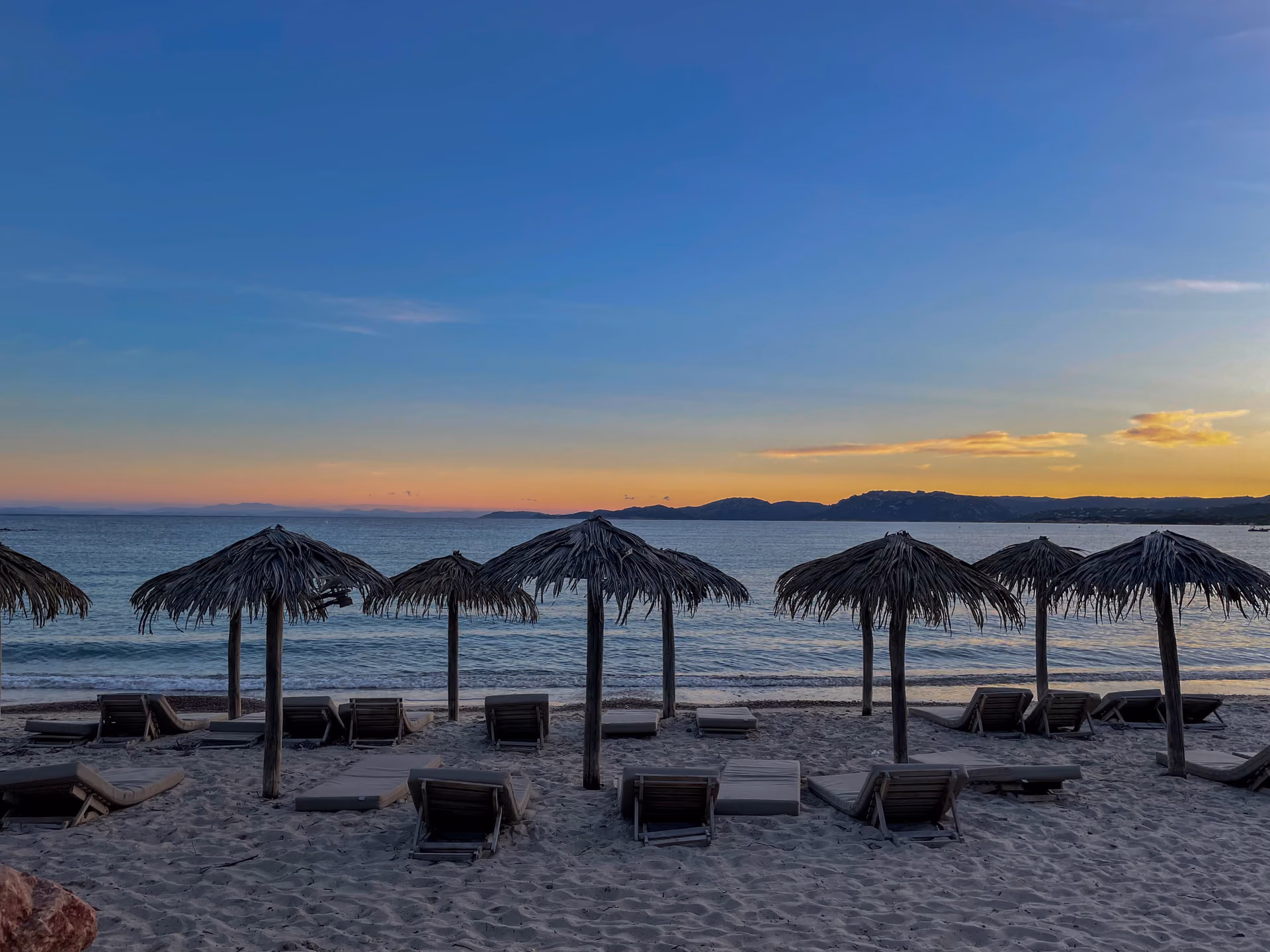 Plage au coucher du soleil